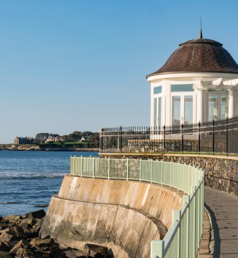 What mansions are on the Newport Cliff Walk?