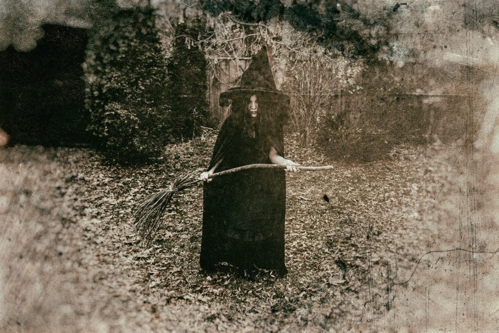  Salem - Beginning of the Witch Trials
