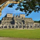 Can you hire a guide at Chichen Itza?
