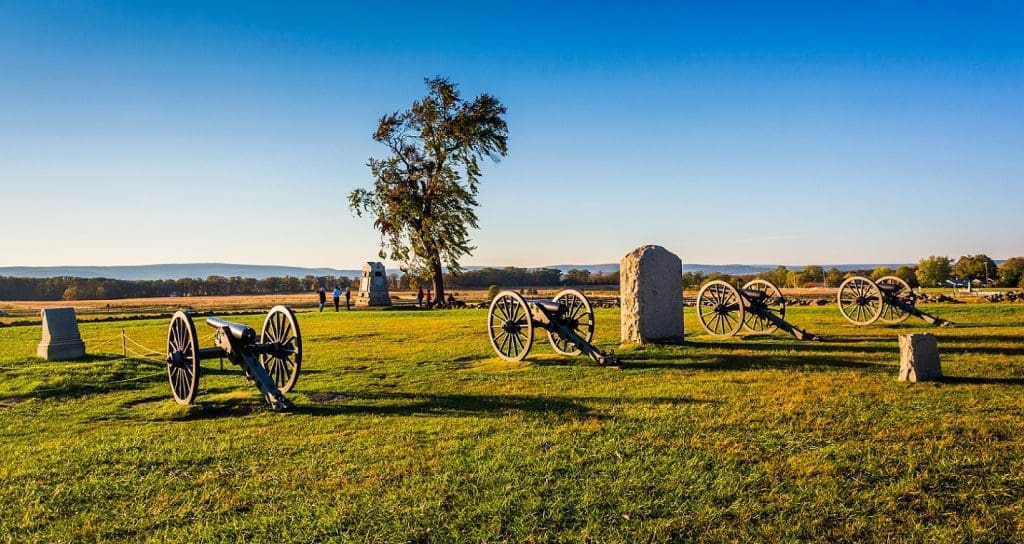 Gettysburg - Cannons and monuments