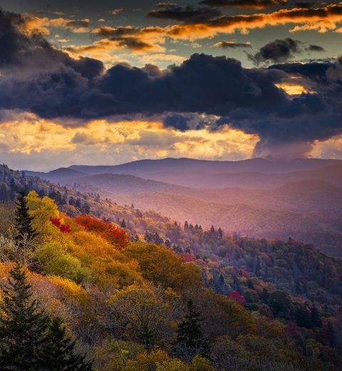 When is the best time to visit the Great Smoky Mountains?