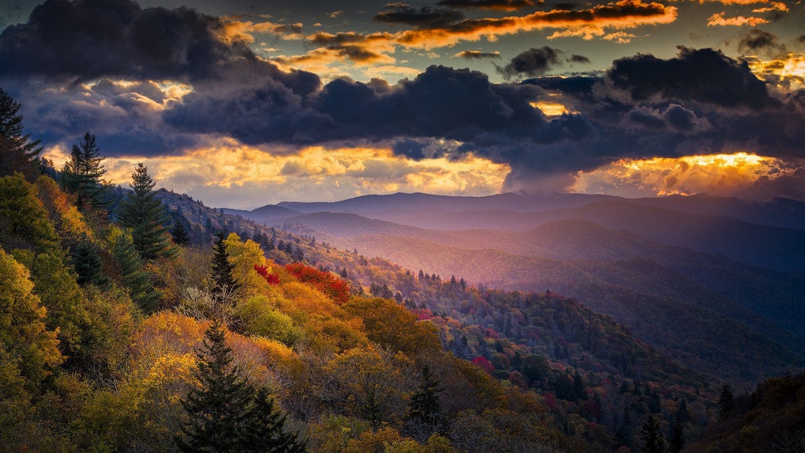Does the Great Smoky Mountains have waterfalls?