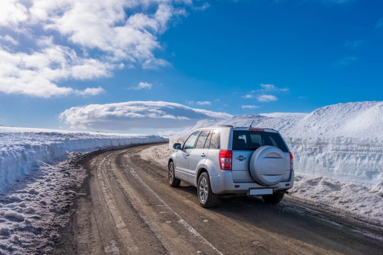 Can foreigners rent a car in Iceland?