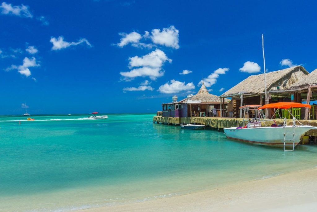 What Are the Closest Beaches to the Cruise Port in Aruba?